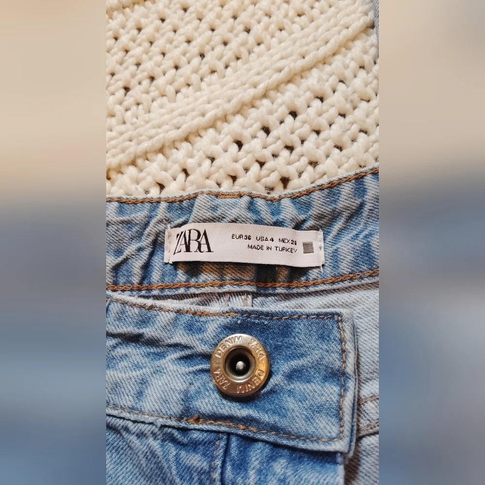 Zara Light Blue High Rise Jeans Distressed!